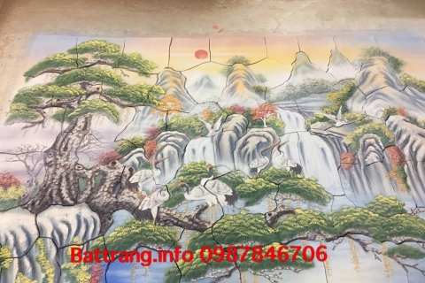Tranh gốm ghép tường Bát Tràng vẽ cảnh tùng hạc diên niên